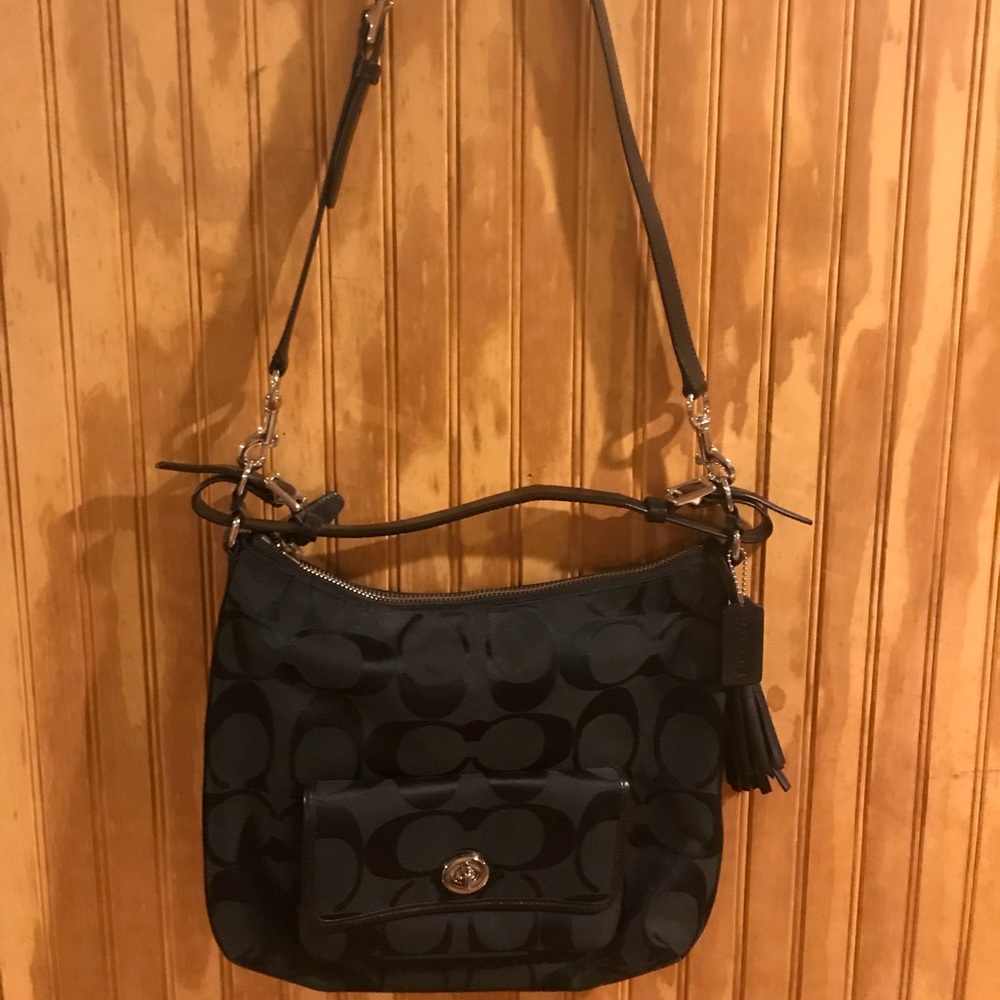 Coach bucket bag. Black. Removable strap